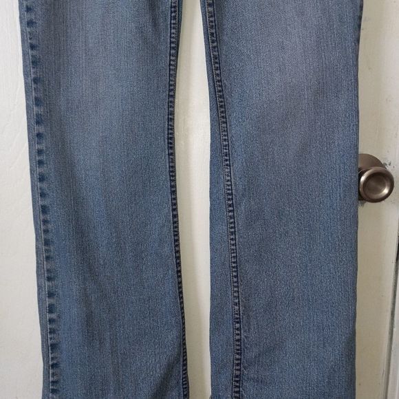 Levi Strauss & Co Mid-Rise Bootcut/Flare Jeans - Picture 3 of 9